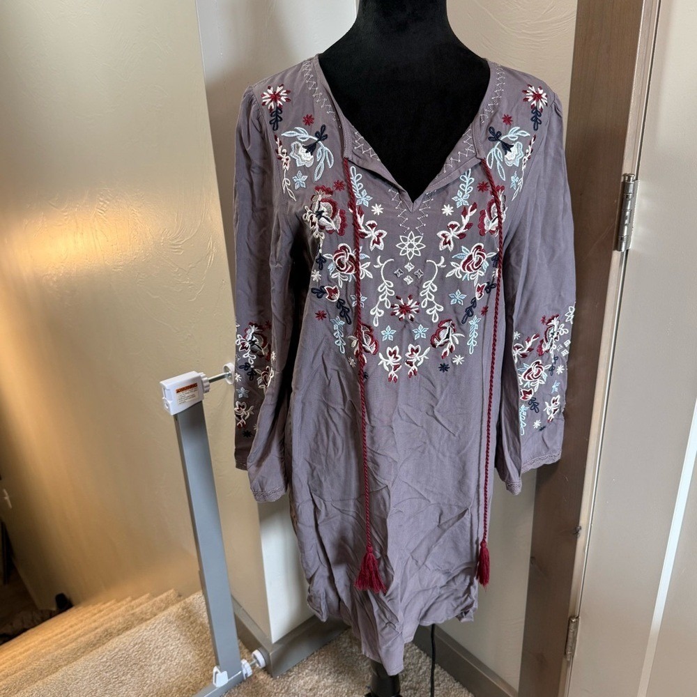 Cedar Rose Long Sleeve‎ Embroidered Floral Boho Dress Midi Grey V-Neck Flowy S